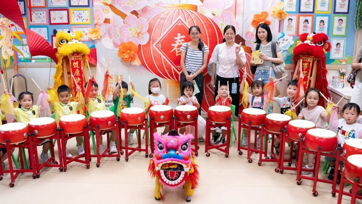開放日中國鼓及機器狗舞獅照片