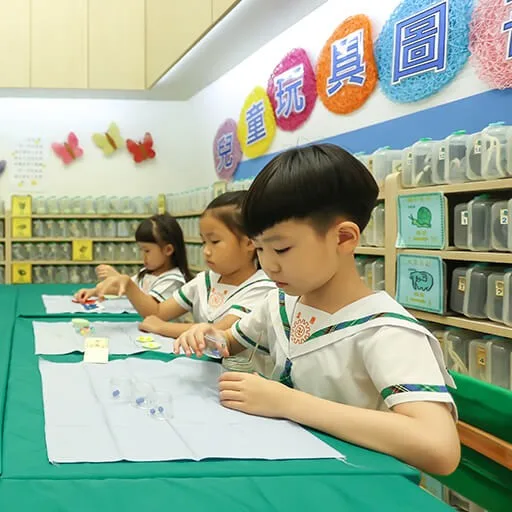 愛心：師生互動照片